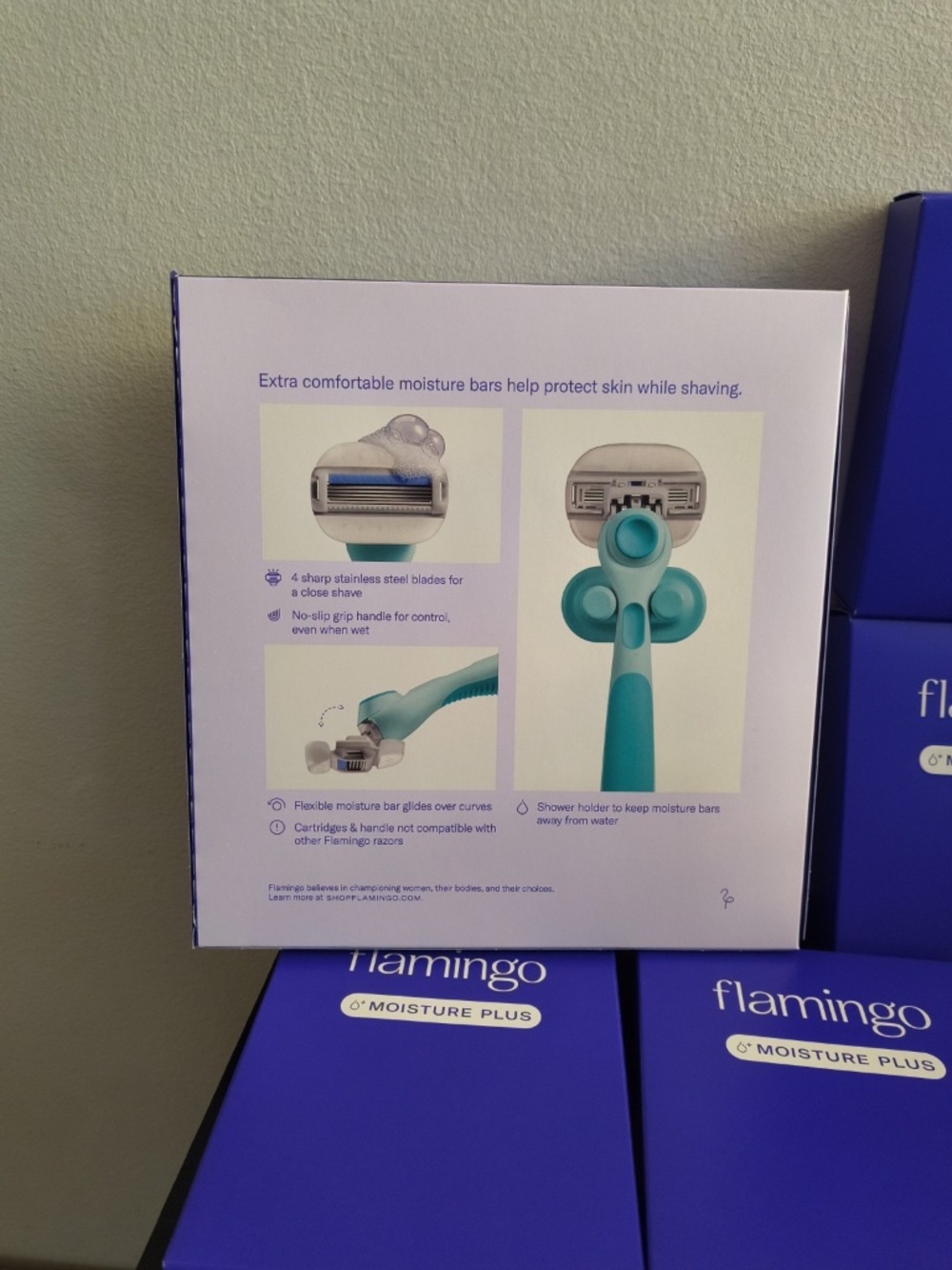Flamingo Moist Razor Shaving set, 45 Cartridges, 2 Razor Handles - Picture 3 of 6